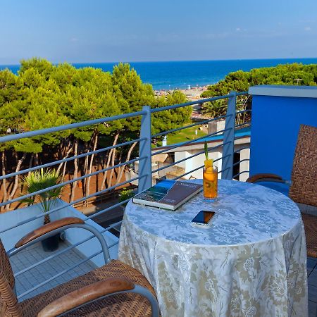 Hotel Antares Alba Adriatica Buitenkant foto
