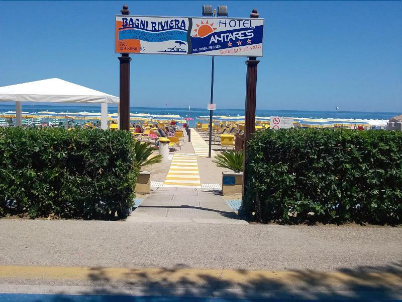Hotel Antares Alba Adriatica Buitenkant foto