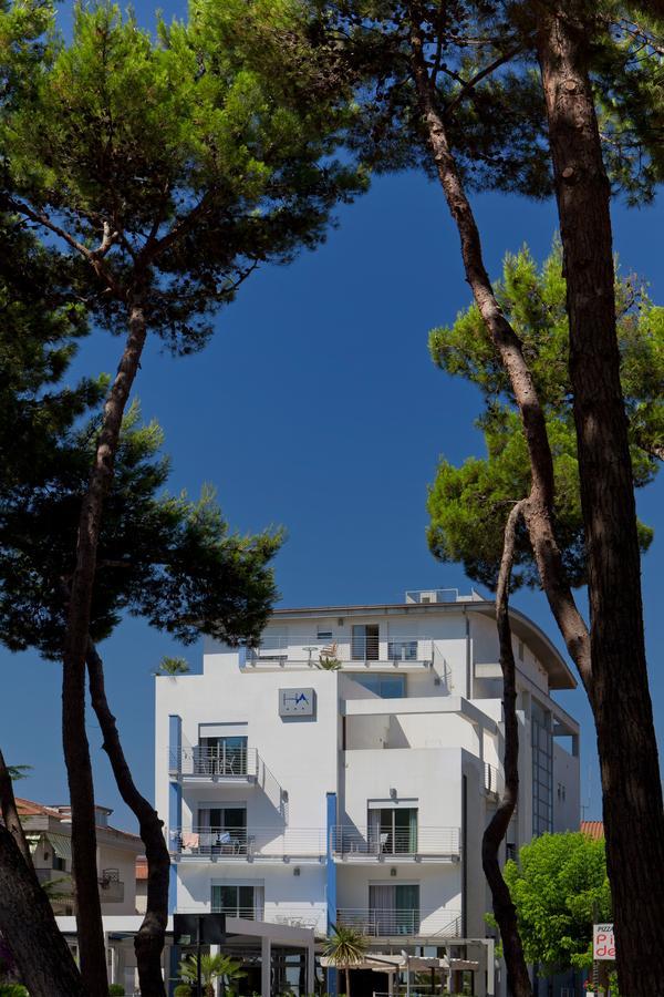 Hotel Antares Alba Adriatica Buitenkant foto